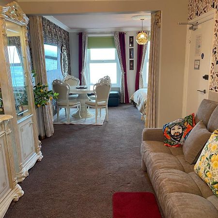 "The Italian" Seafront Apartment AEGON International Esterno foto