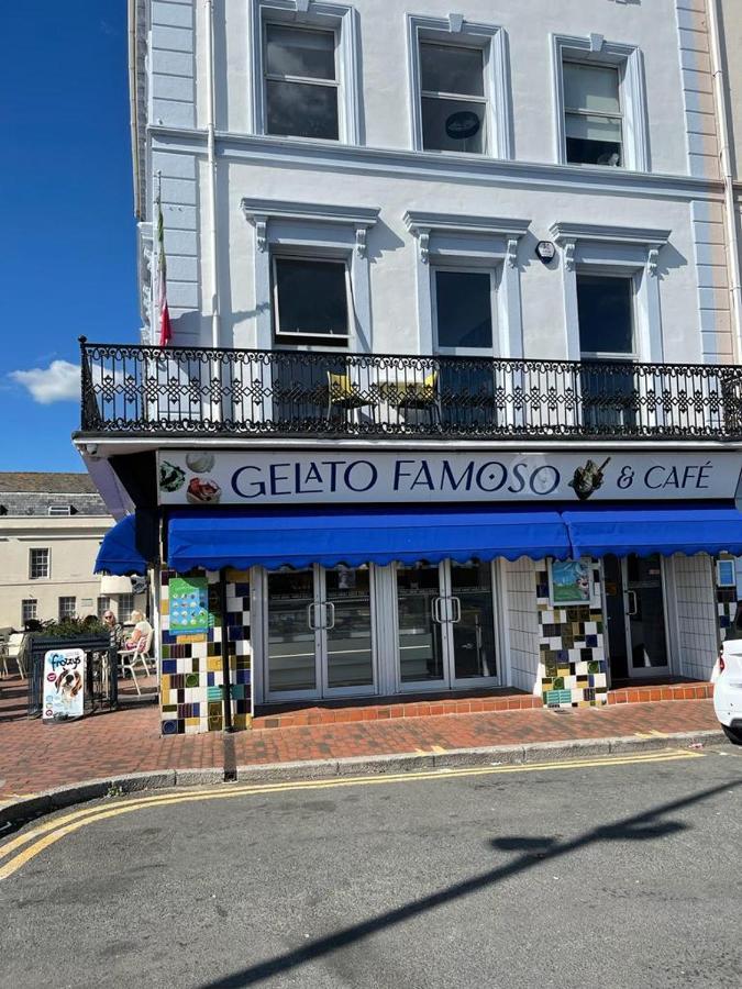"The Italian" Seafront Apartment AEGON International Esterno foto