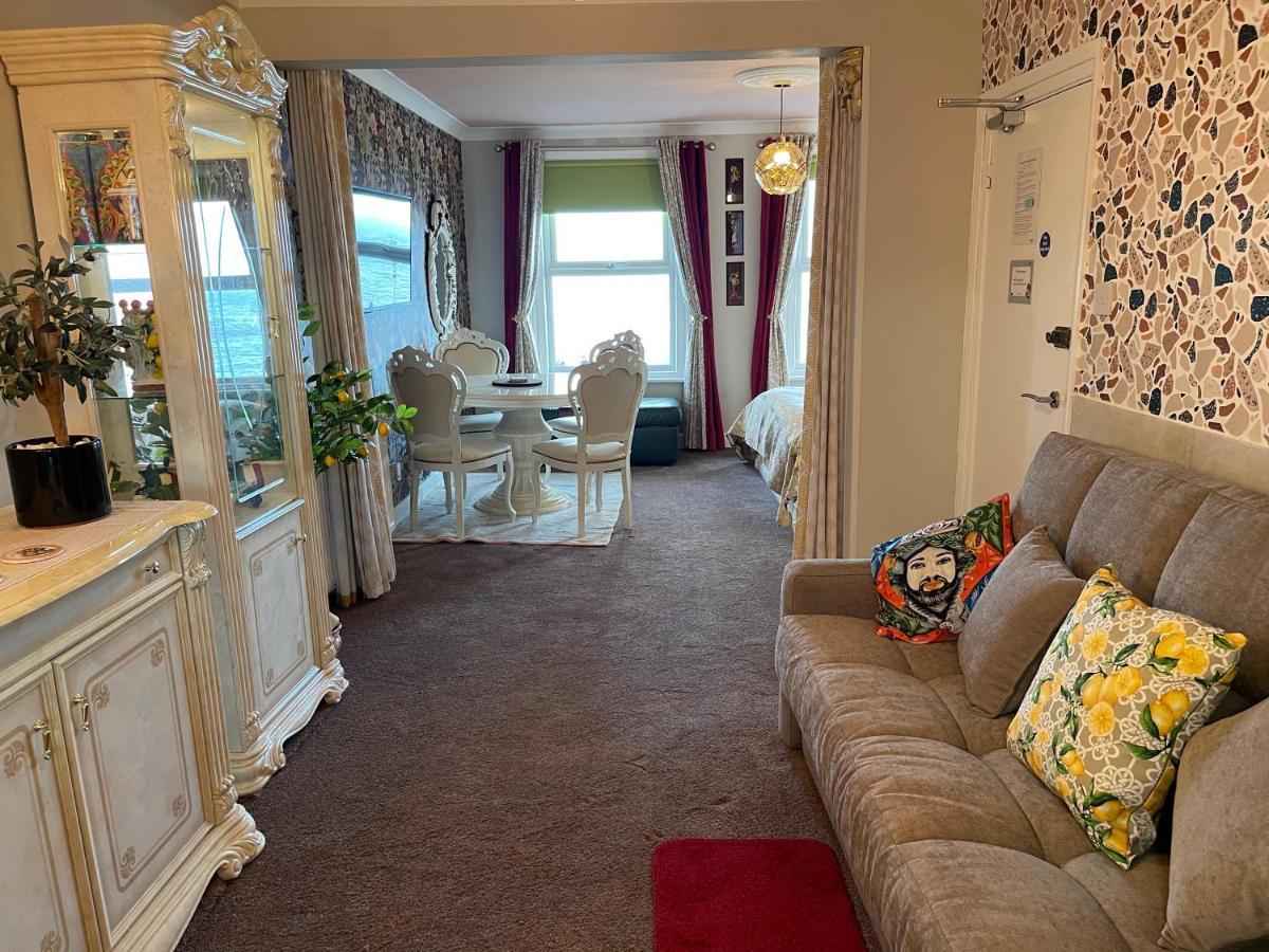 "The Italian" Seafront Apartment AEGON International Esterno foto