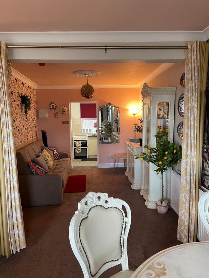 "The Italian" Seafront Apartment AEGON International Esterno foto